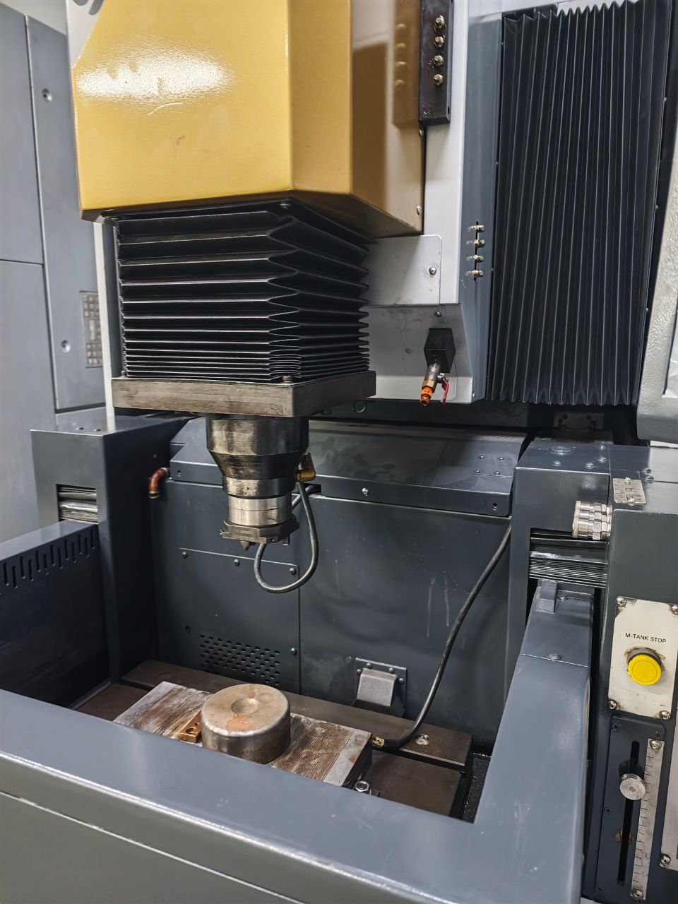 沙迪克镜面火花机AQ35l日本进口设备现货出售中 缩略图
